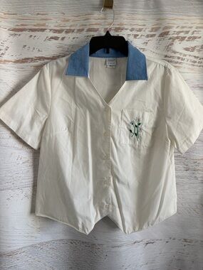 Haband Vintage Cream Short-Sleeve Button Top with Denim Collar and Floral Pocket